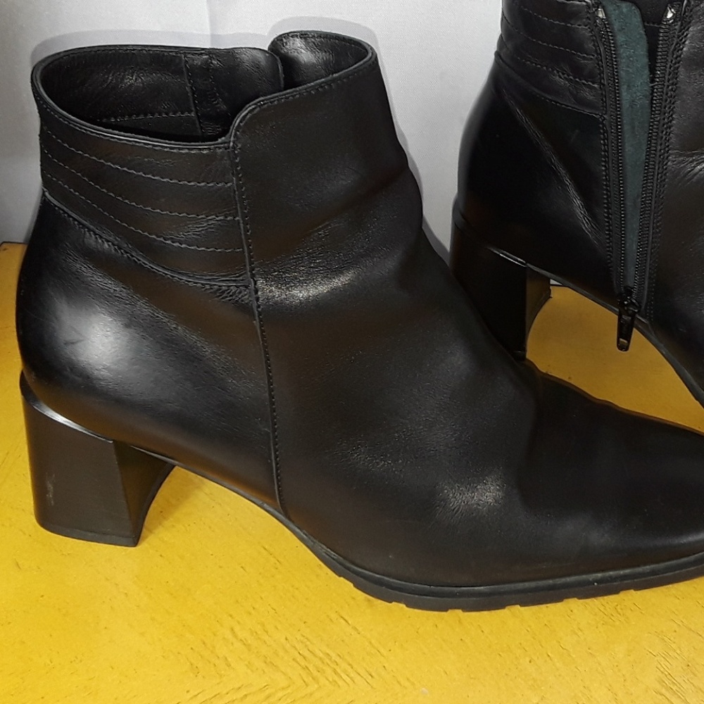 Ecco Italian Leather Booties  sz 5
